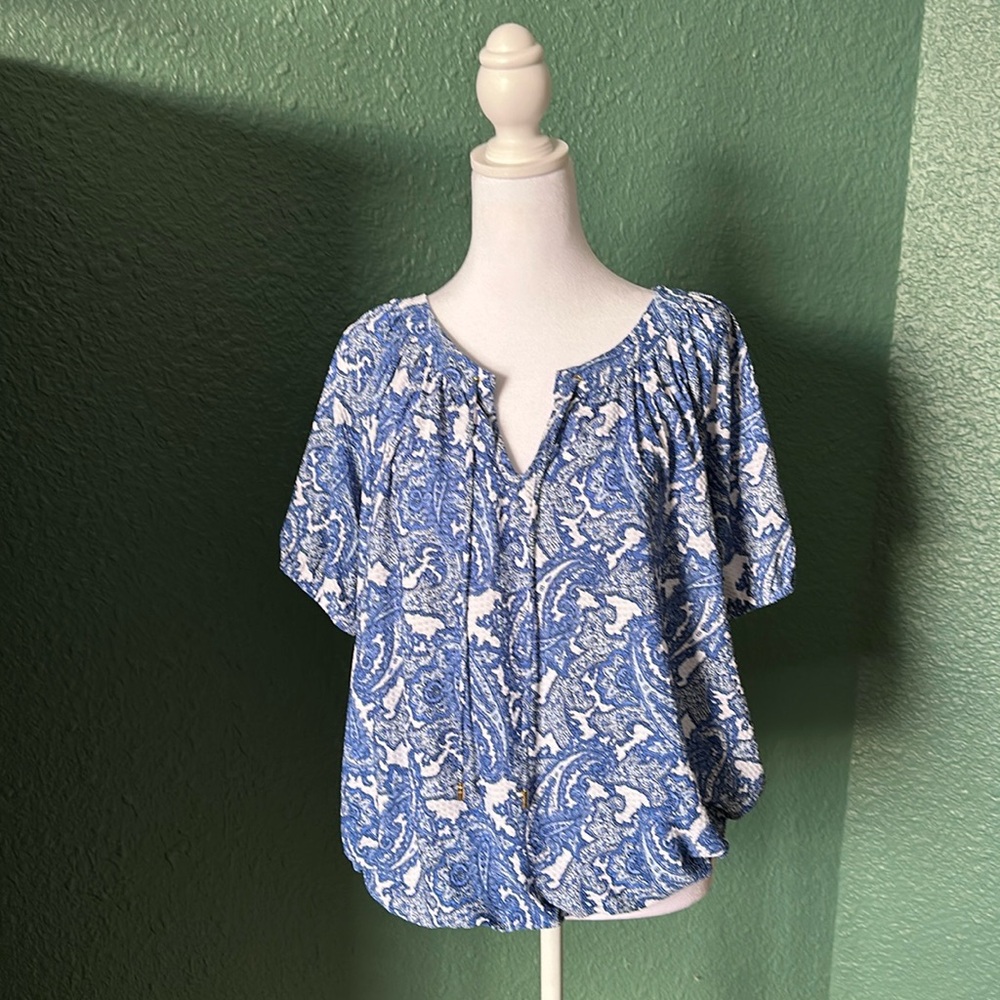 Michael Kors top
Elastic waste and sleeves
Size L